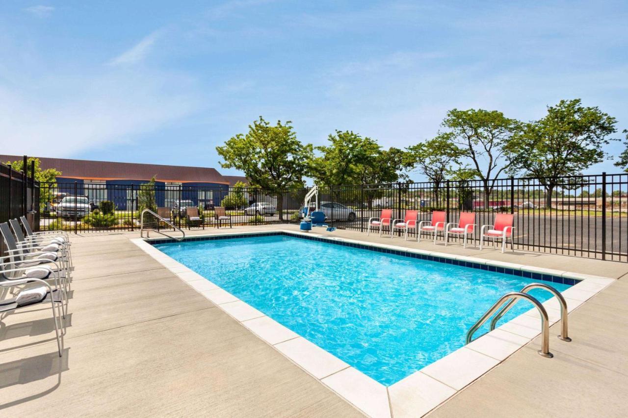 Super 8 By Wyndham Lenexa Overland Park Area/Mall Area Εξωτερικό φωτογραφία