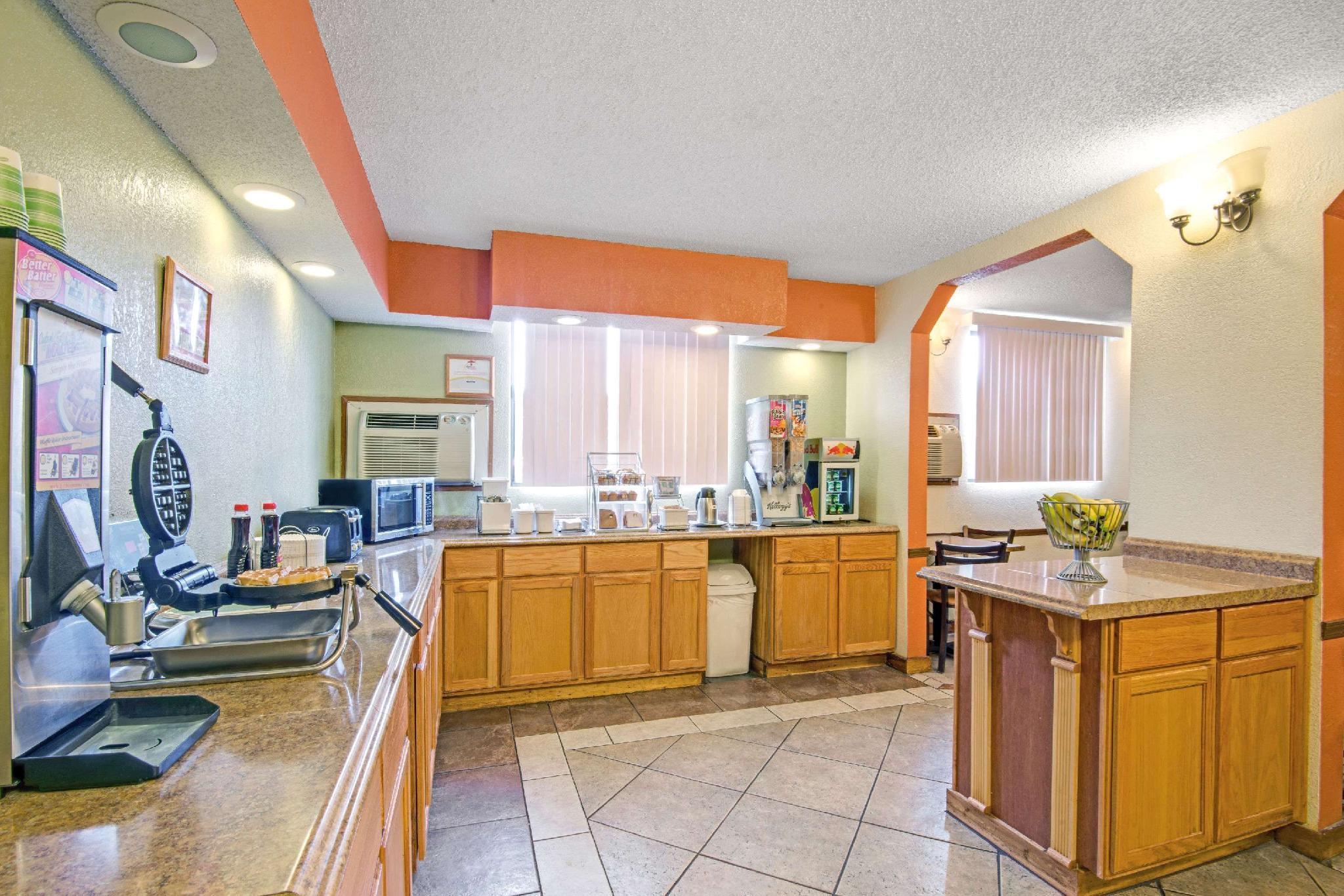 Super 8 By Wyndham Lenexa Overland Park Area/Mall Area Εξωτερικό φωτογραφία