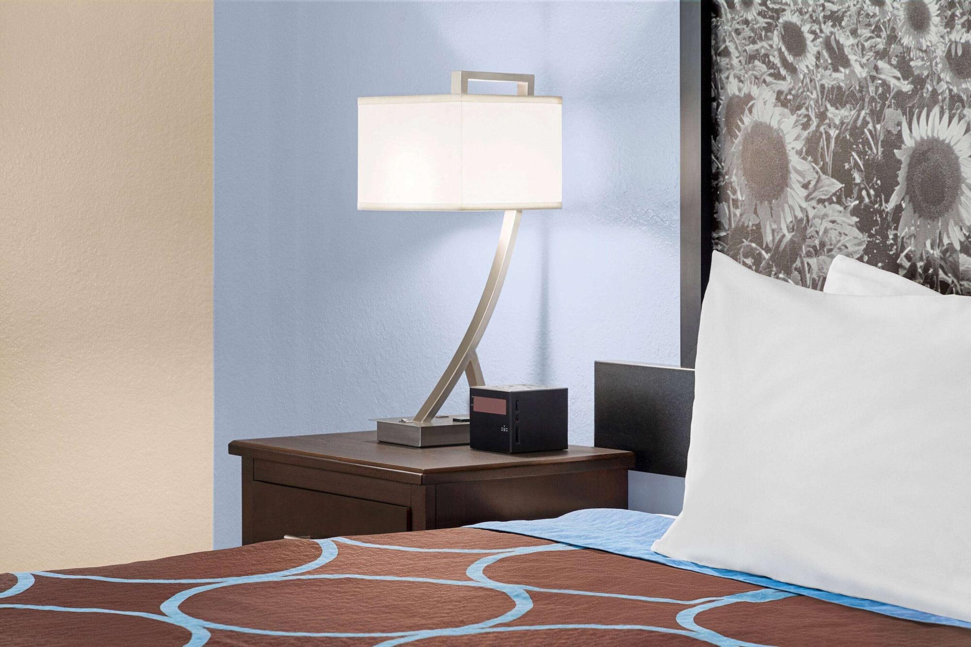 Super 8 By Wyndham Lenexa Overland Park Area/Mall Area Εξωτερικό φωτογραφία